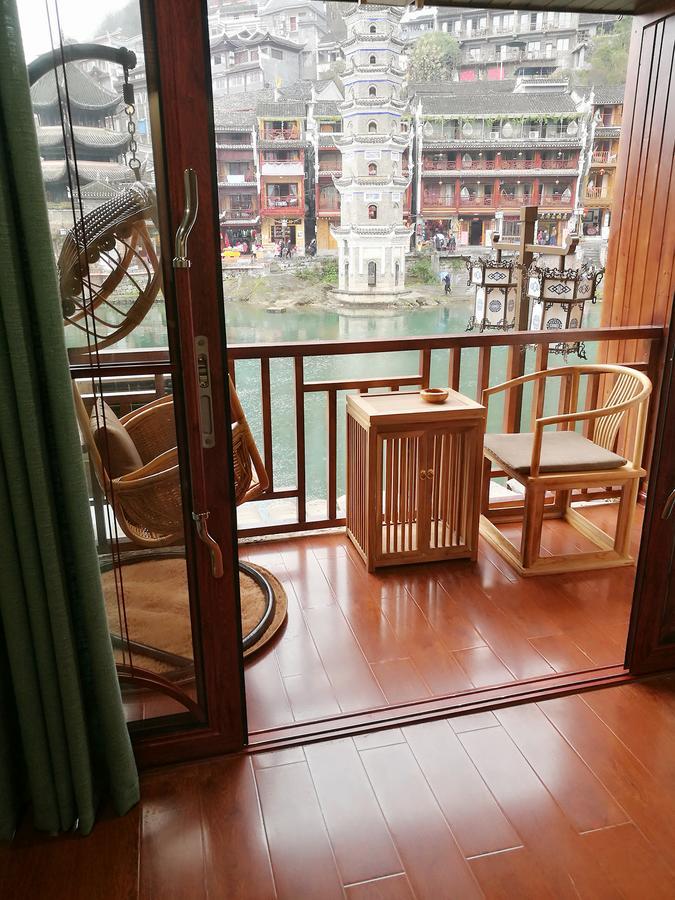 沱江缘民宿 Fenghuang Exteriör bild