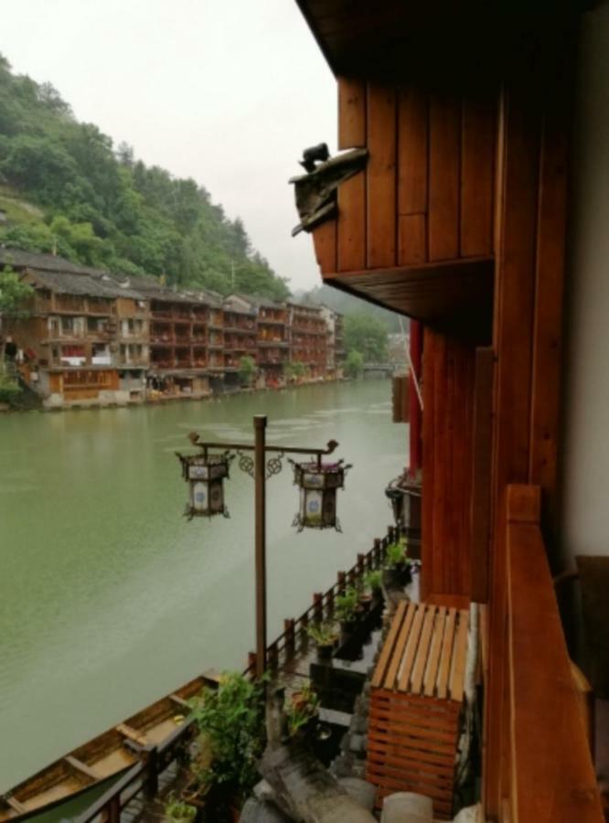 沱江缘民宿 Fenghuang Exteriör bild