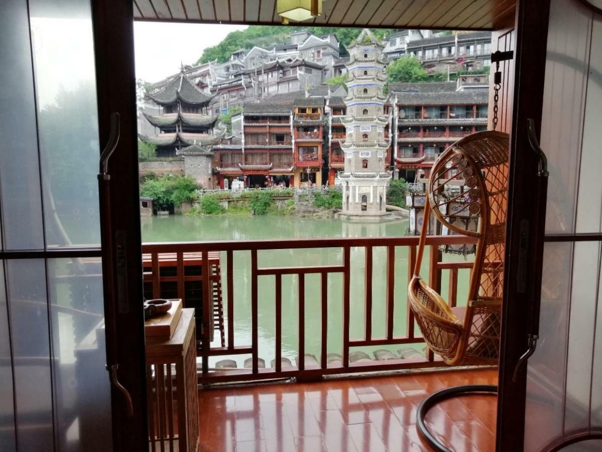 沱江缘民宿 Fenghuang Exteriör bild