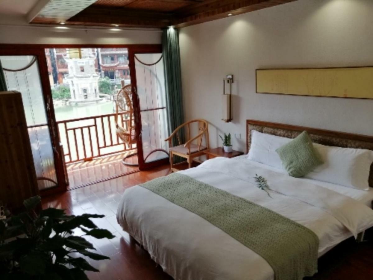 沱江缘民宿 Fenghuang Exteriör bild